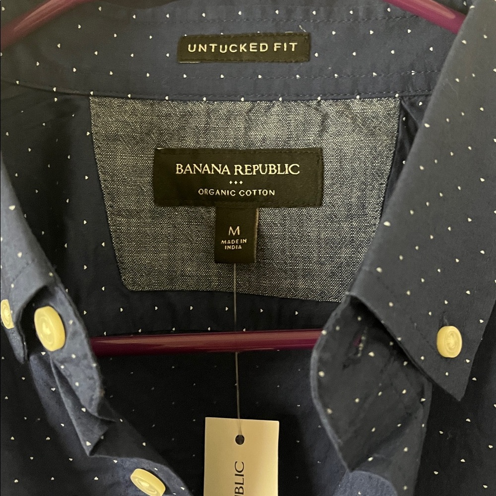 Banana Republic Navy Polkadot untucked shirt with a single pocket. Mens. - Picture 2 of 11